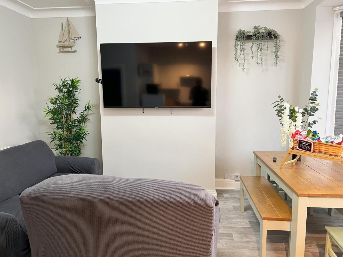 Kim Family Holiday Get-Away 4 Bedrooms 2 Baths Blackpool Exterior photo