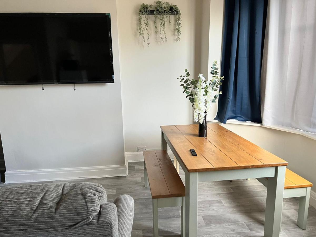 Kim Family Holiday Get-Away 4 Bedrooms 2 Baths Blackpool Exterior photo